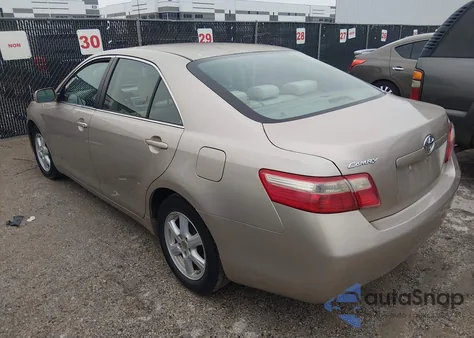 2007 Toyota Camry Le z USA, uszkodzony, nr VIN 4T1BE46K17U123783